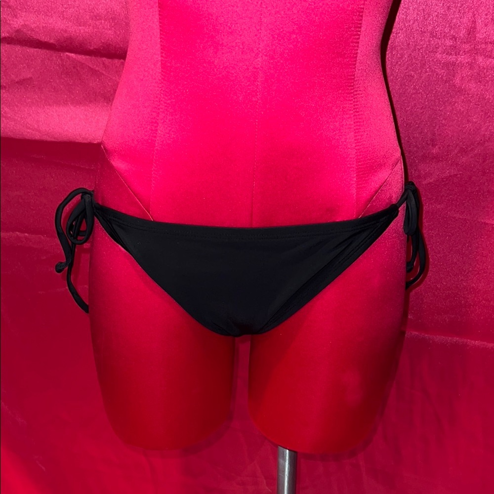 Simple black classic bikini bottoms!